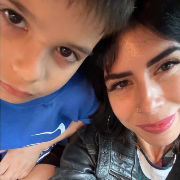 Meet your Posher, Kelly - Picture 2 of 2